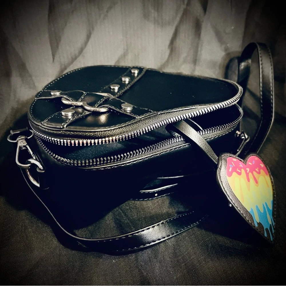 Betsey Johnson Black Heart Bag Charm w Black & Silver Unbranded Rock Crossbody - Picture 6 of 15